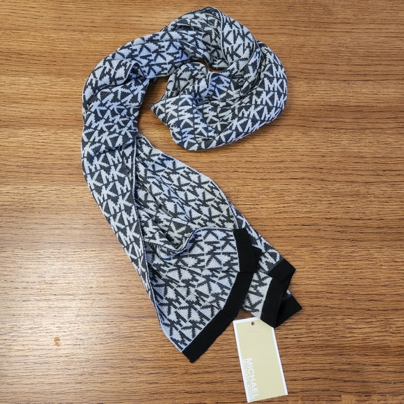 NWT Michael Michael Kors Logo Black and Light Gray Knit Scarf - Picture 2 of 5